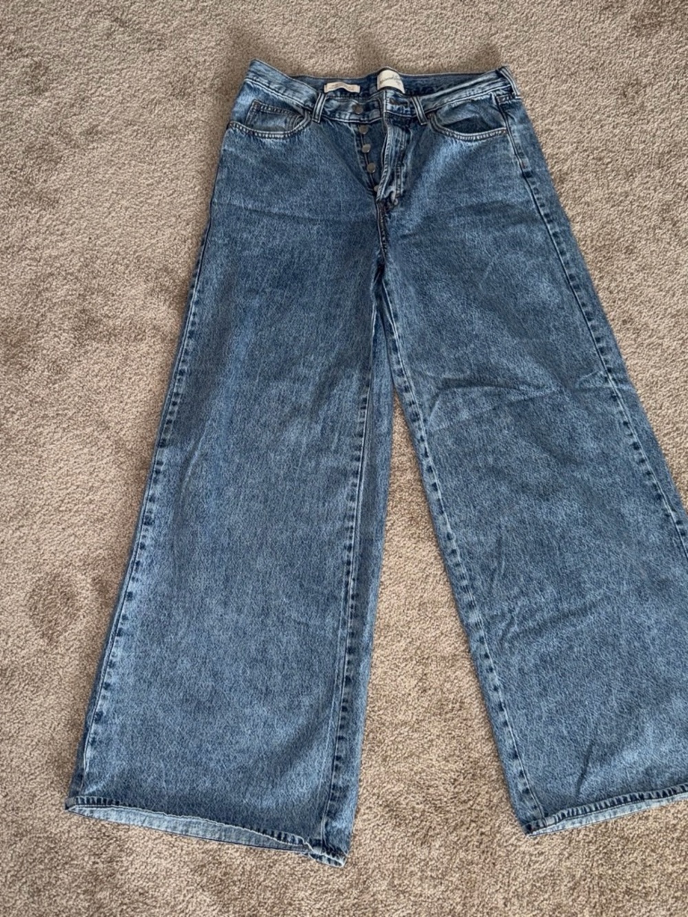 Universal Thread Wide-Leg High Rise Jeans in Medium Blue